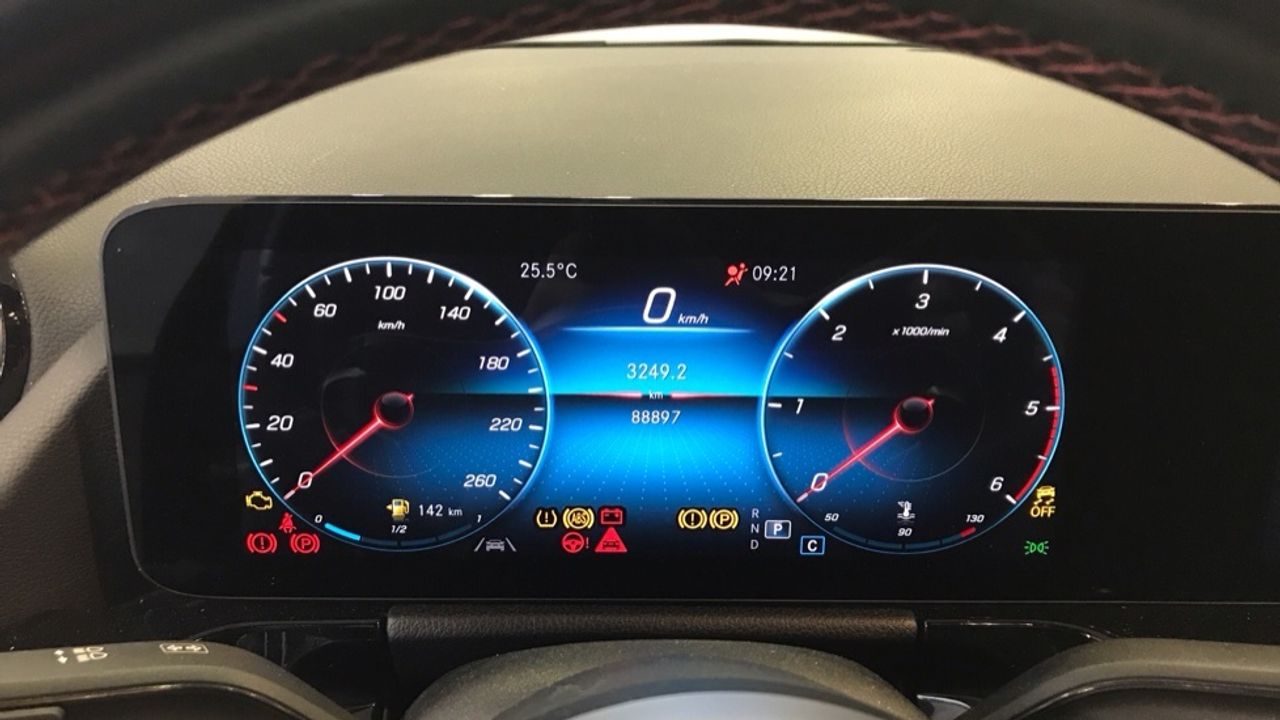 mercedes-benz-clase-gla-200-d-amg-line-euro-6d-imagen-16