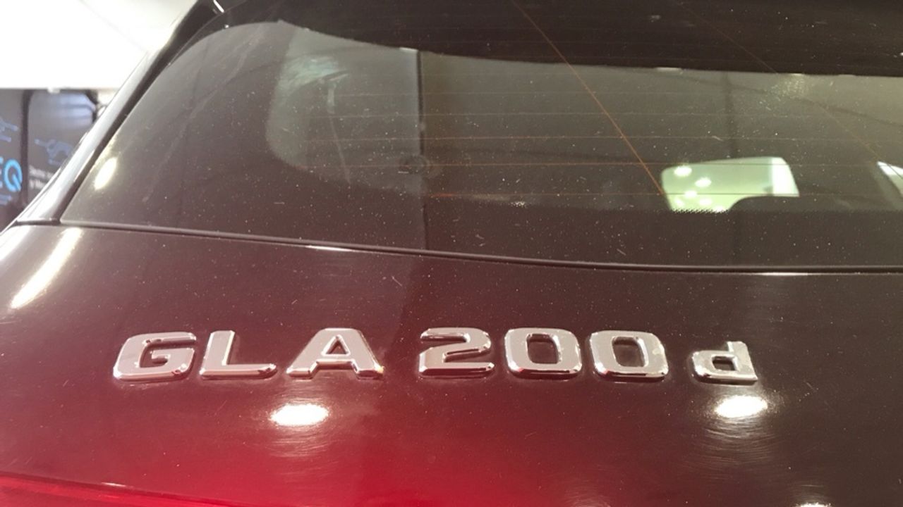 mercedes-benz-clase-gla-200-d-amg-line-euro-6d-imagen-11