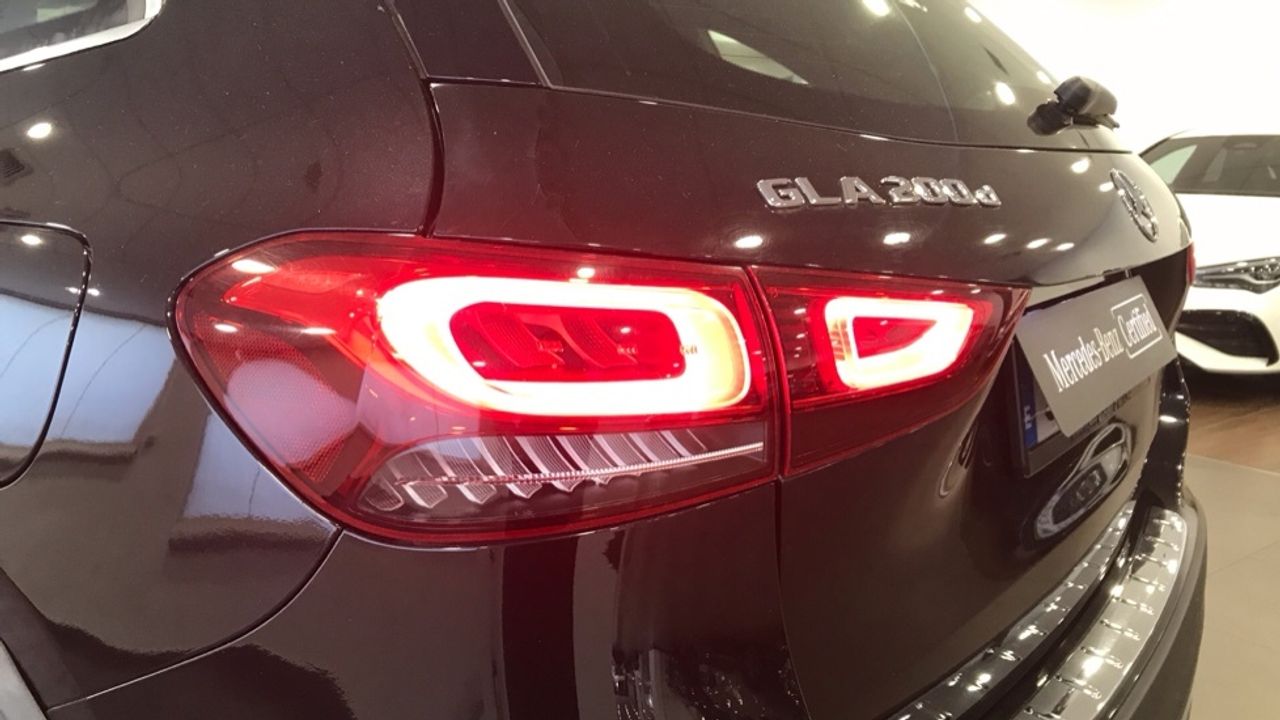 mercedes-benz-clase-gla-200-d-amg-line-euro-6d-imagen-19