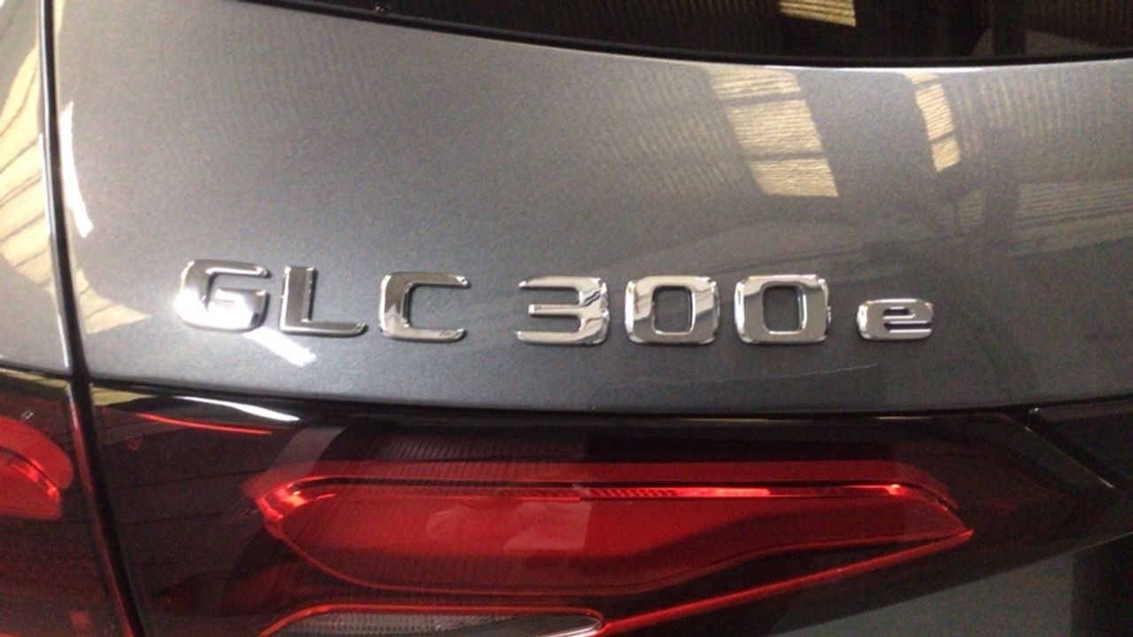 mercedes-glc-glc-300-e-4matic-imagen-11