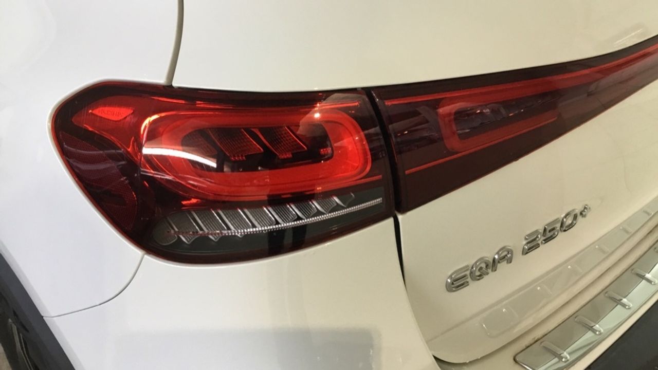 mercedes-eqa-eqa-250+-imagen-19