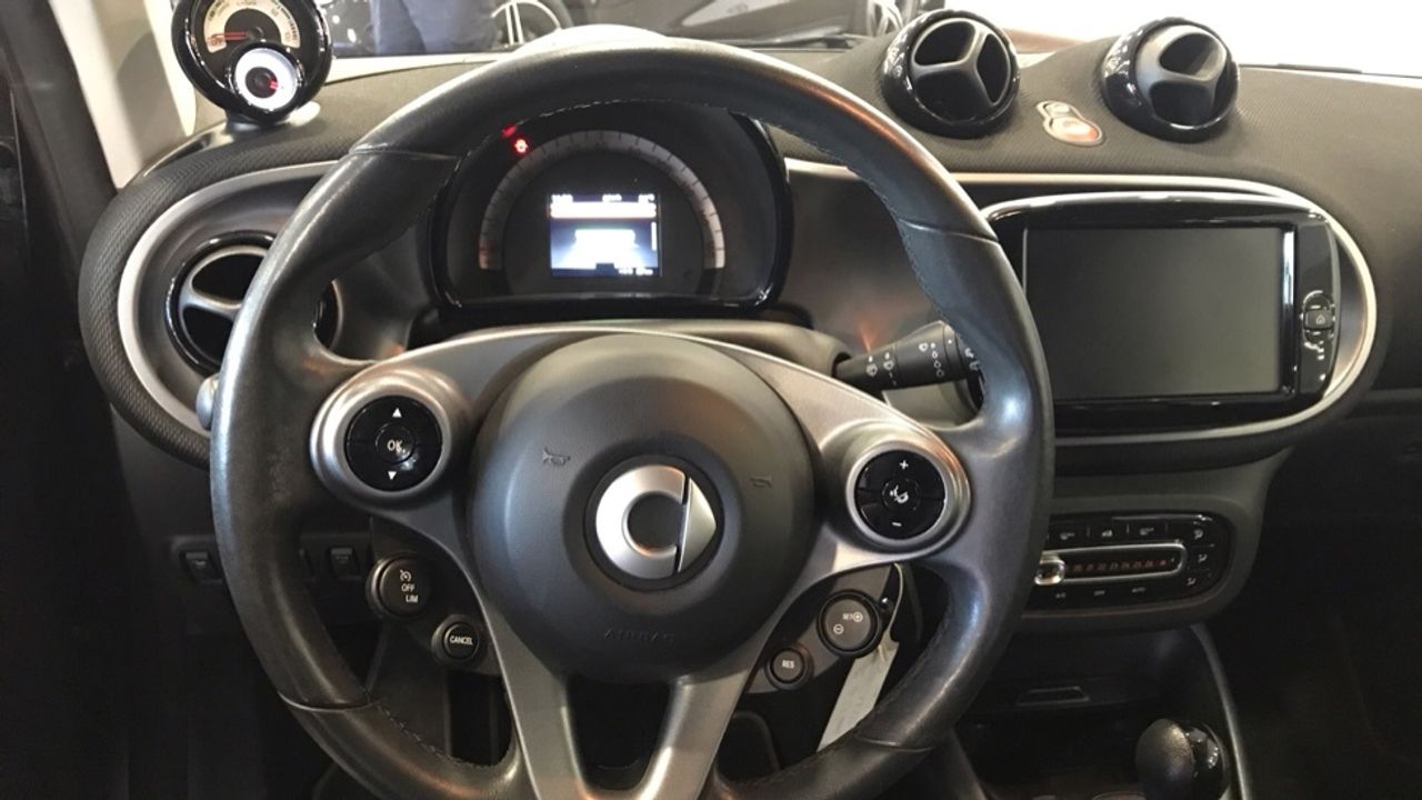 smart-fortwo-60kw81cv-eq-coupe-imagen-8