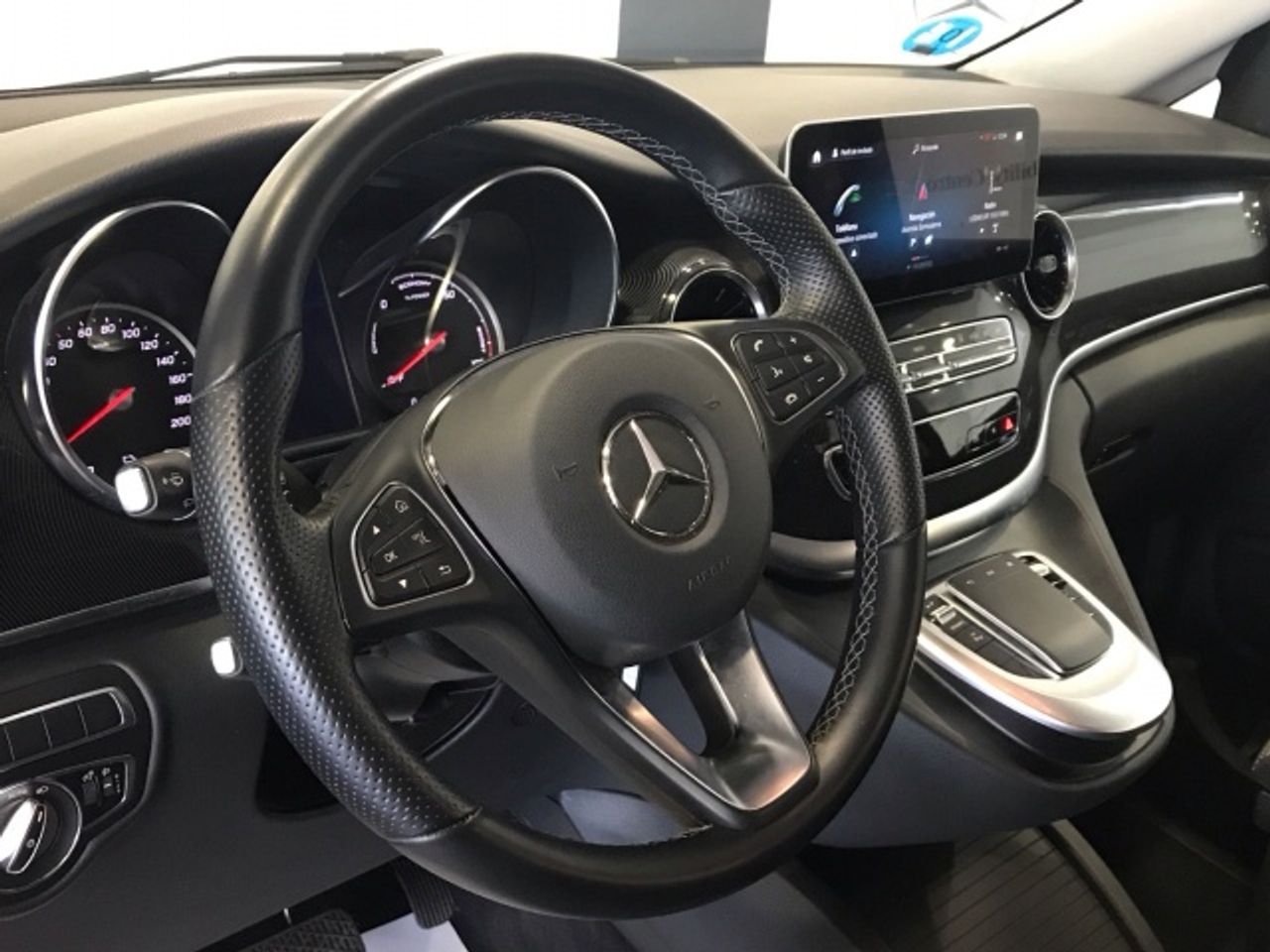 mercedes-eqv-300-largo-imagen-5