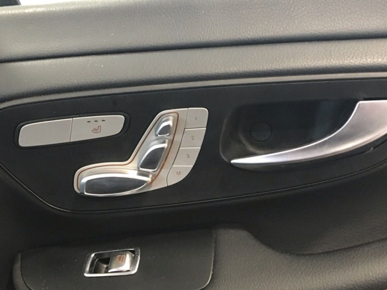 mercedes-eqv-300-largo-imagen-22