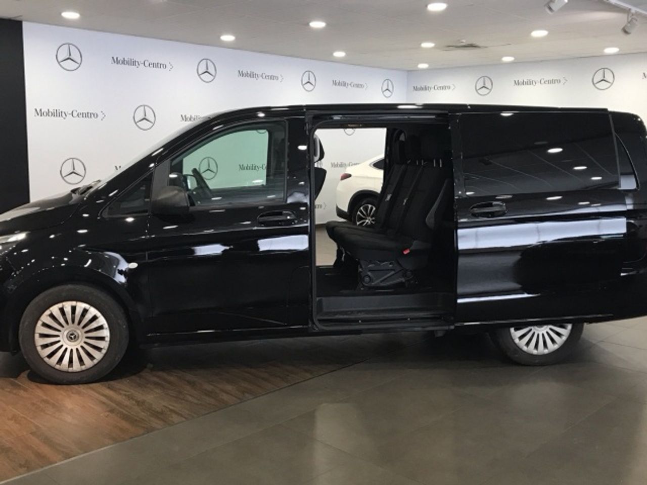 mercedes-vito-116-cdi-tourer-pro-larga-imagen-18