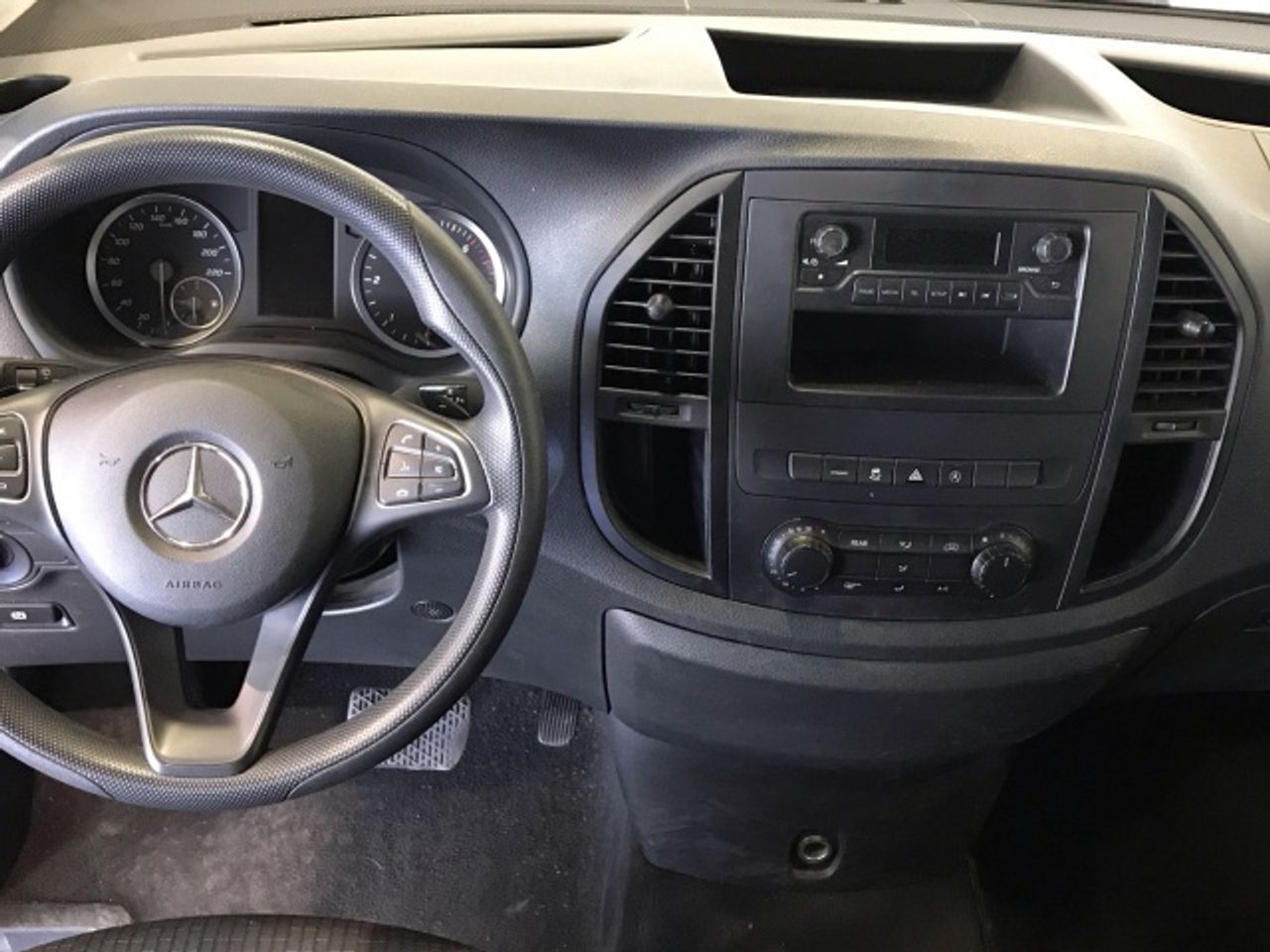mercedes-vito-116-cdi-tourer-pro-larga-imagen-9