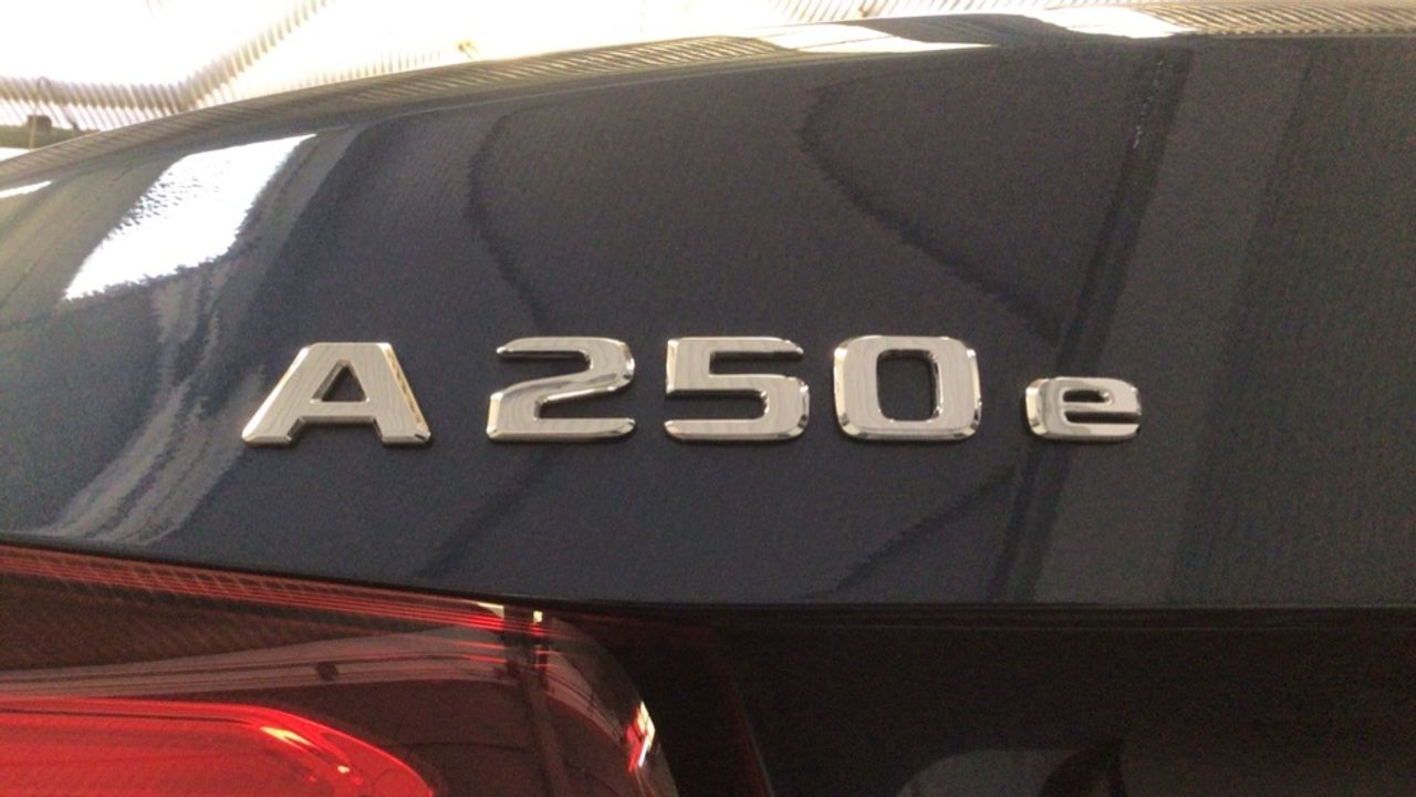 mercedes-clase-a-sedan-a-250-e-imagen-11