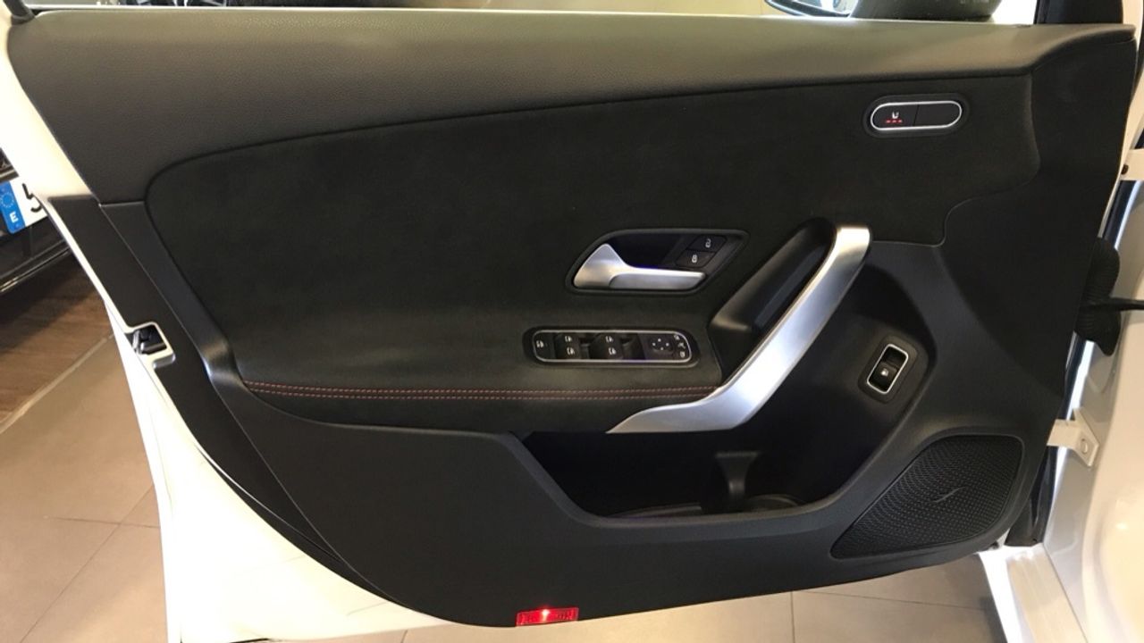 mercedes-clase-a-sedan-a-250-e-imagen-18
