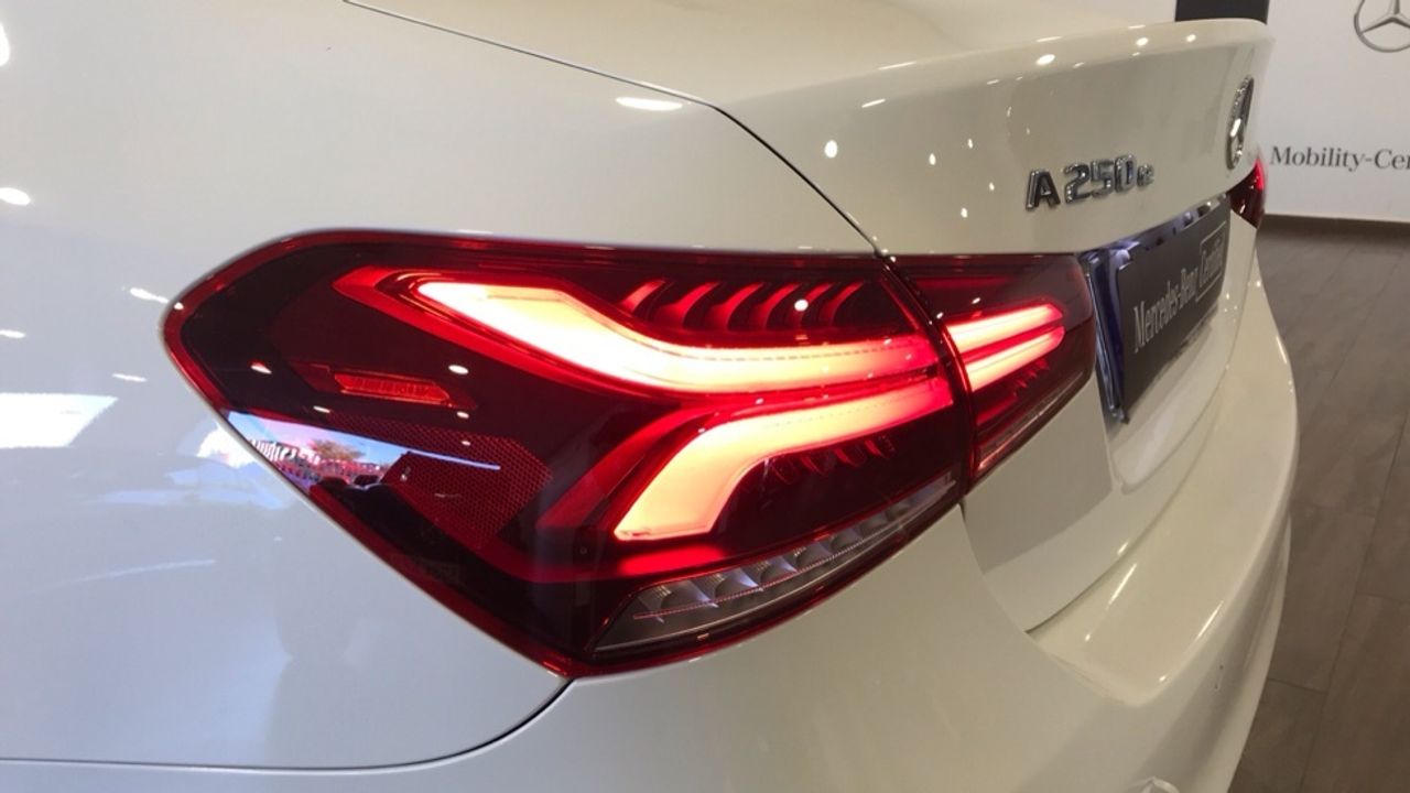 mercedes-clase-a-sedan-a-250-e-imagen-19