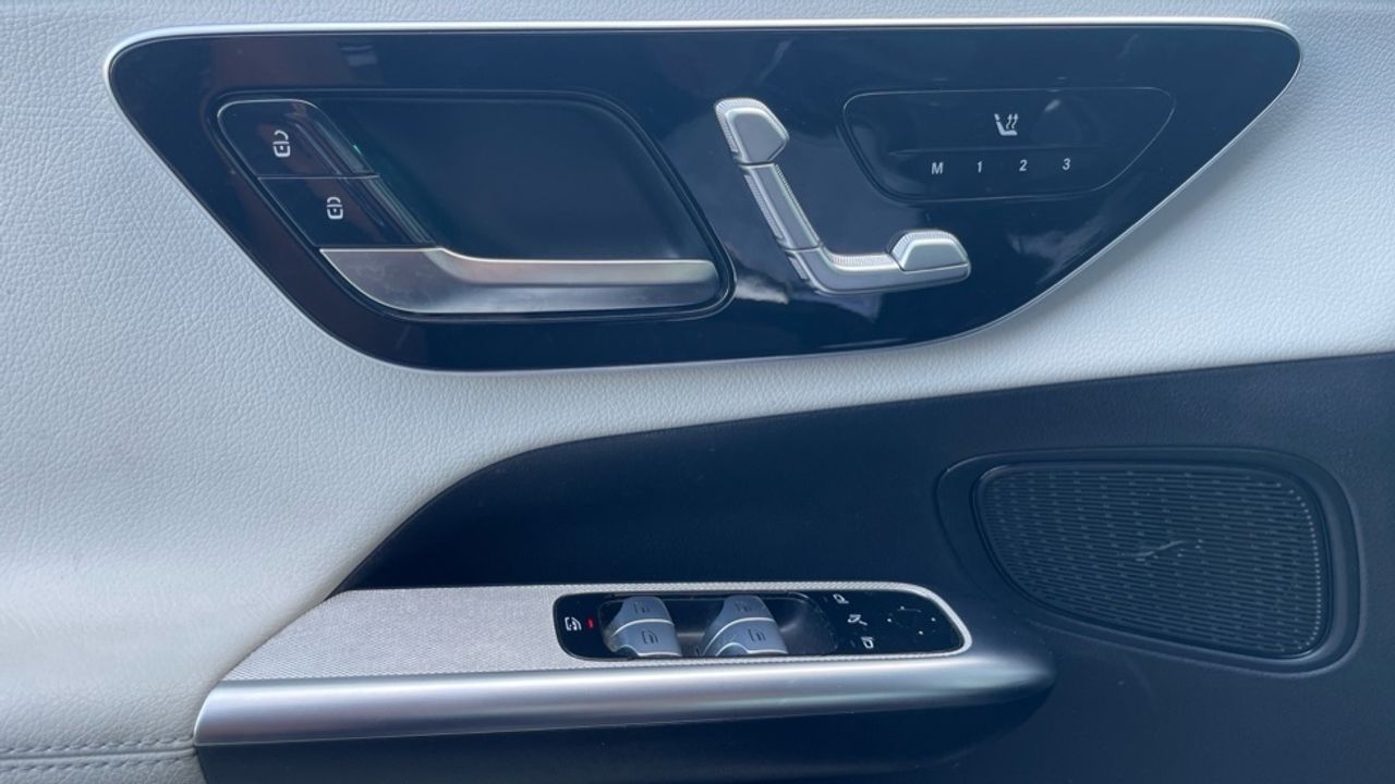 mercedes-glc-glc-300-e-4matic-imagen-17