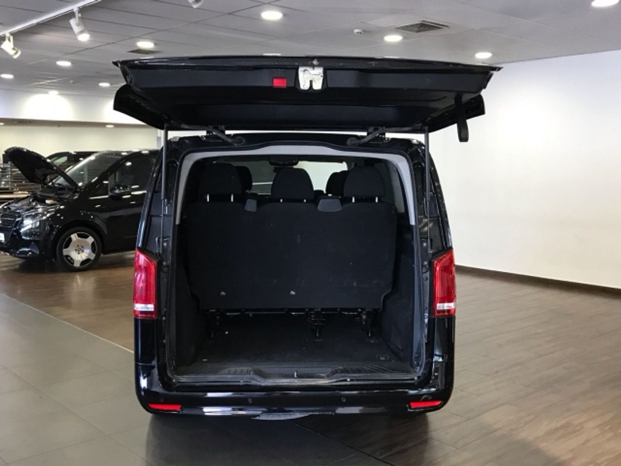 mercedes-vito-116-cdi-tourer-pro-larga-imagen-14