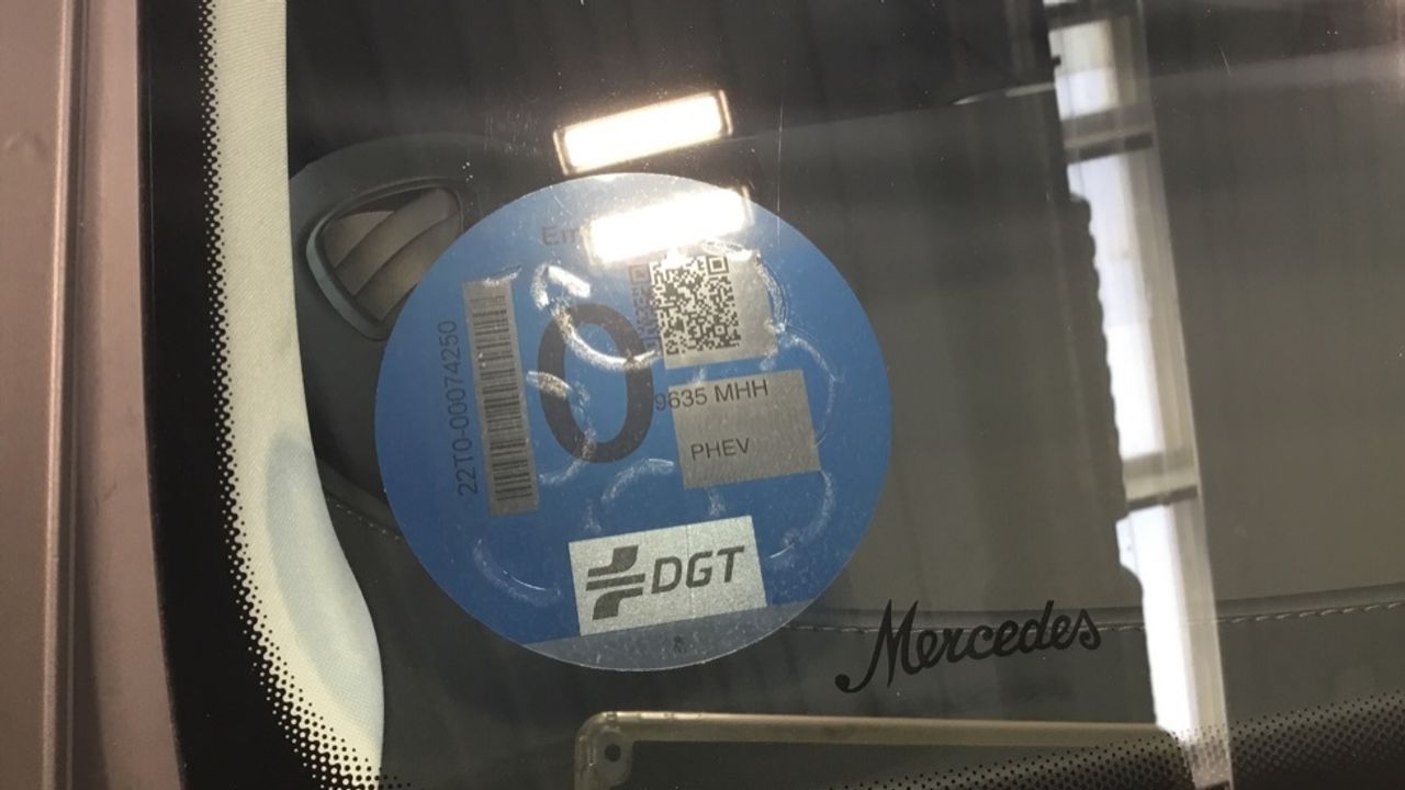 mercedes-glc-glc-300-e-4matic-imagen-18