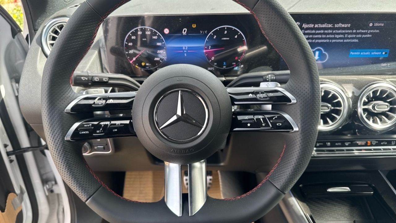 mercedes-benz-gla-200-d-amg-line-euro-6d-imagen-8