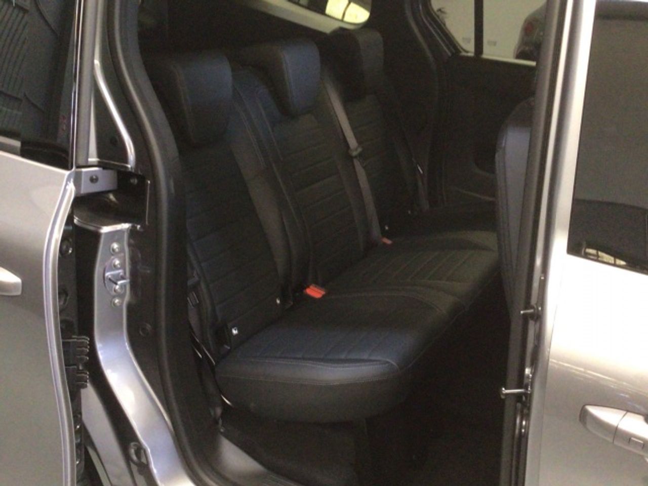 mercedes-clase-t-180d-standard-imagen-25