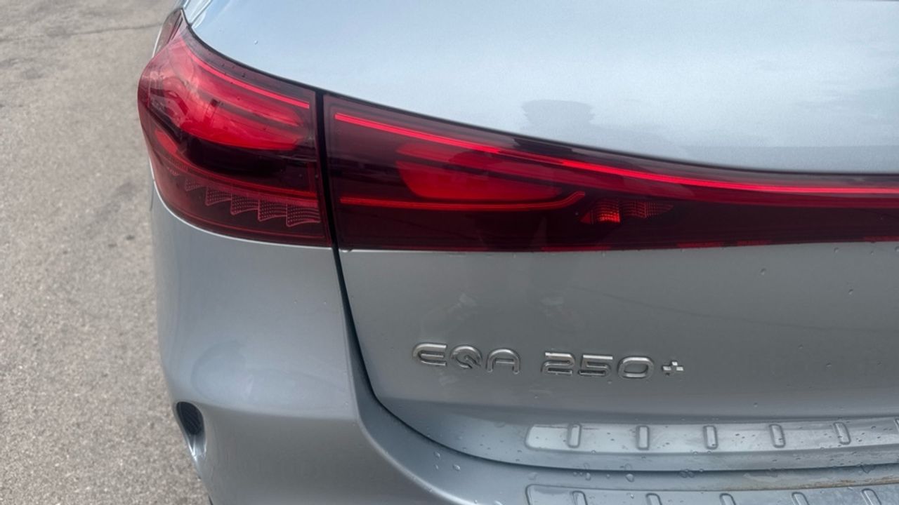 mercedes-eqa-eqa-250+-imagen-15