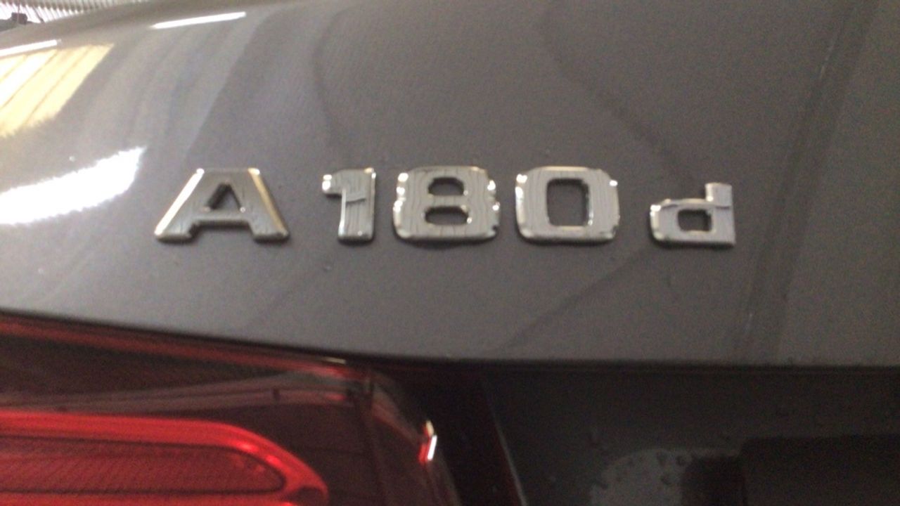 mercedes-clase-a-a-180-d-sedan-imagen-11