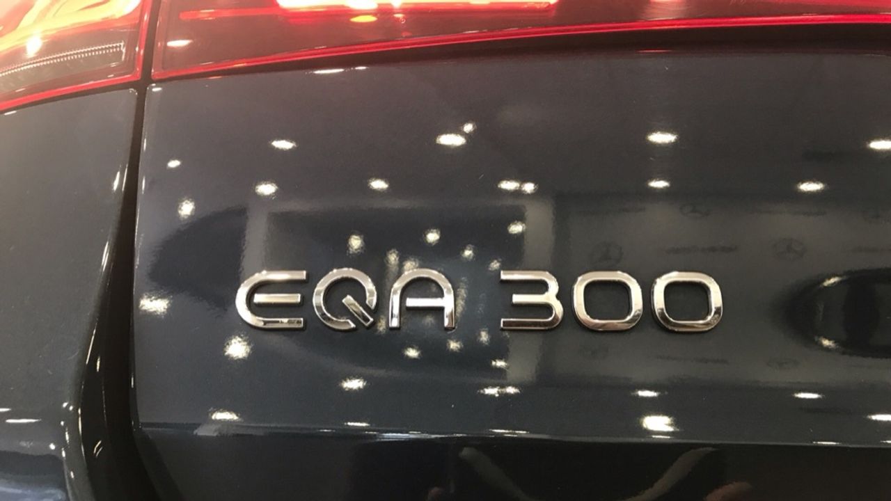 mercedes-eqa-eqa-300-4matic-imagen-11