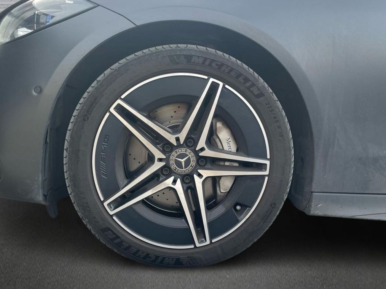 mercedes-benz-glc-220-d-4matic-amg-line-imagen-4