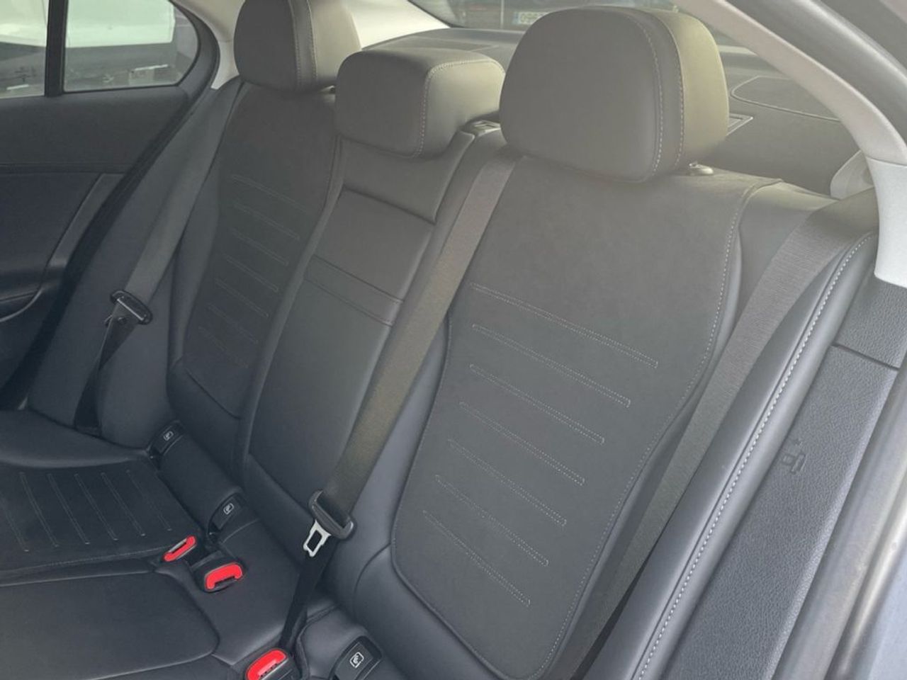 mercedes-benz-glc-220-d-4matic-amg-line-imagen-10