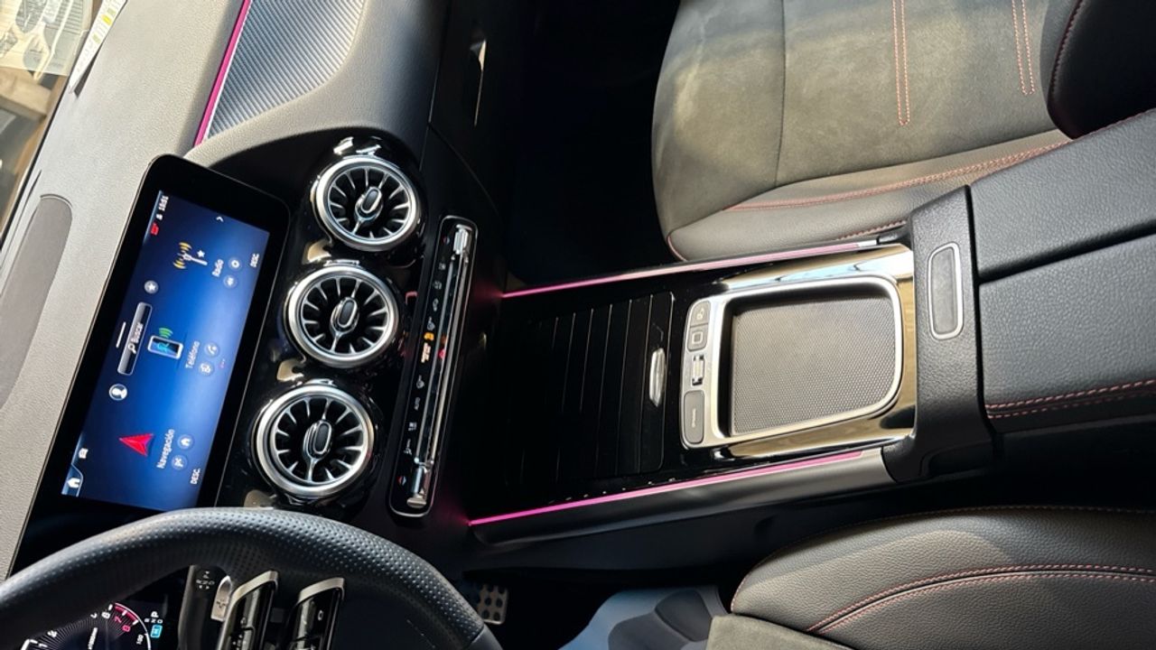 mercedes-benz-gla-250-e-amg-line-imagen-21