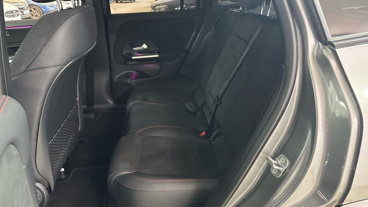 mercedes-eqa-300-4matic-imagen-10