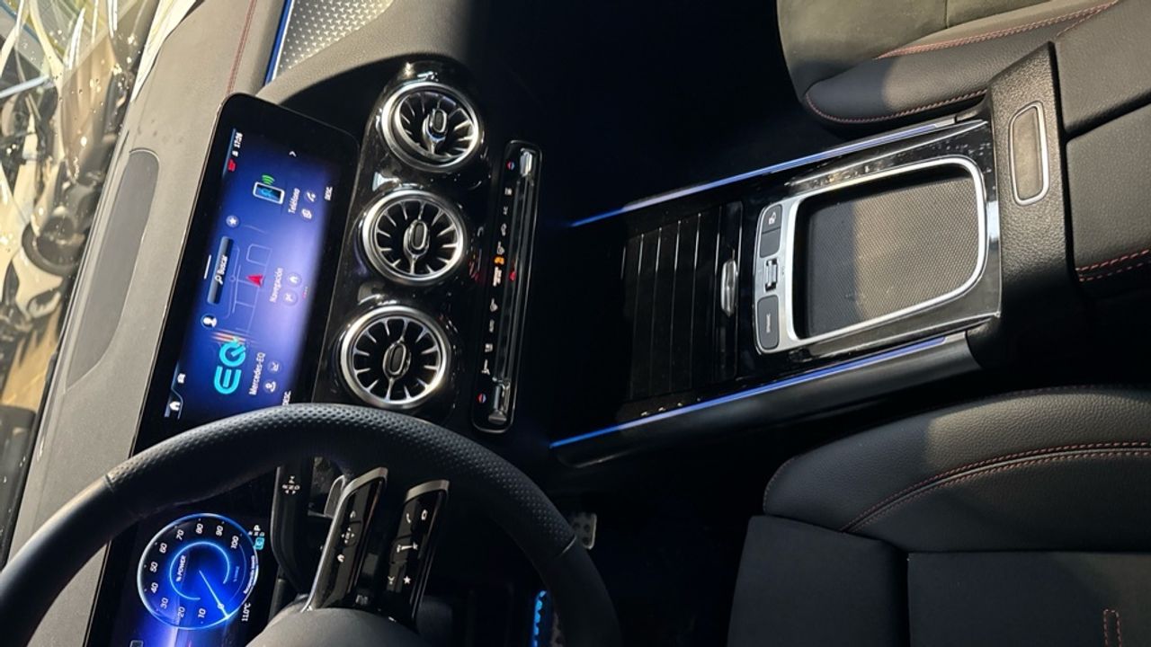 mercedes-eqa-250+-amg-night-edition-imagen-21