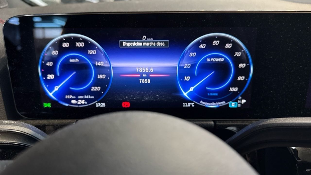 mercedes-eqa-250+-amg-night-edition-imagen-17