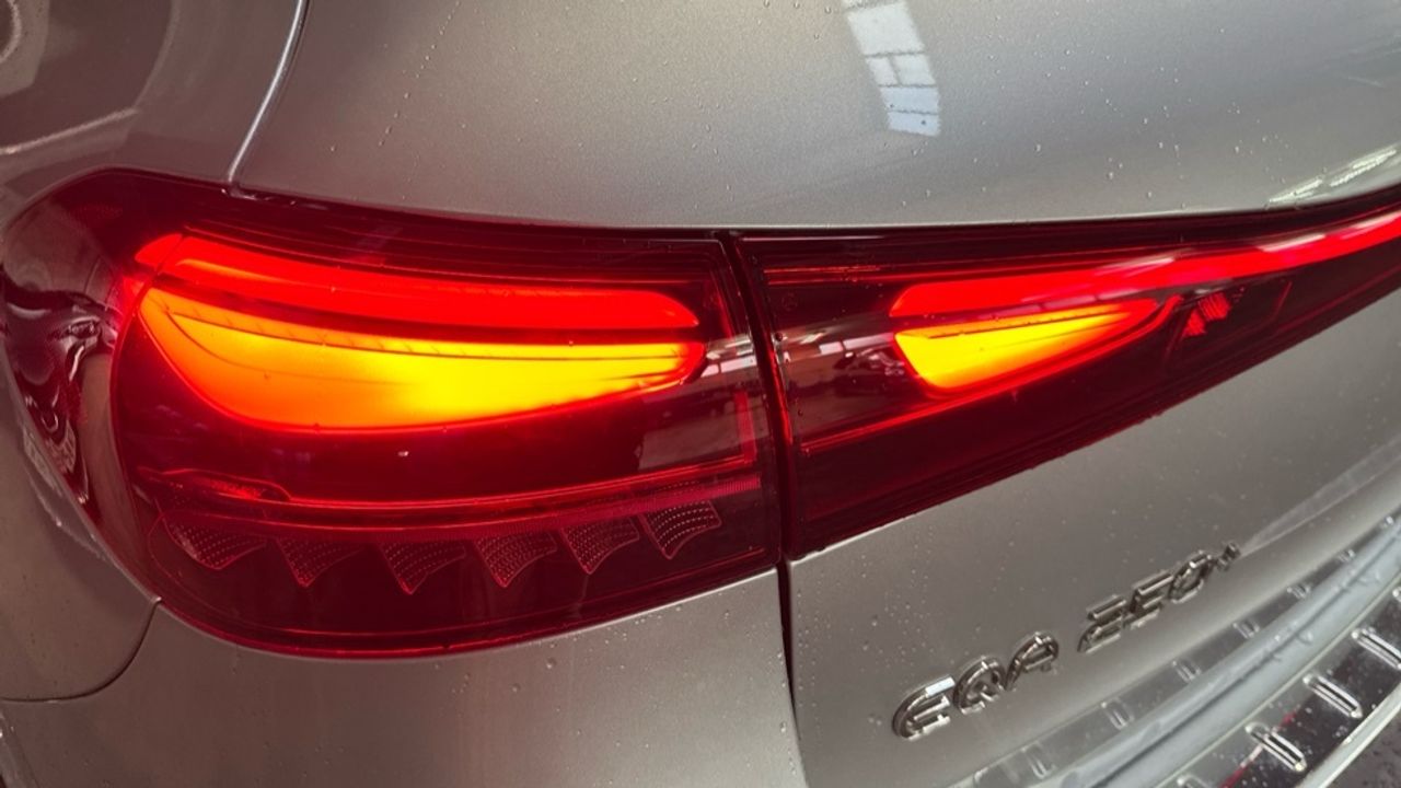 mercedes-eqa-250+-amg-night-edition-imagen-23