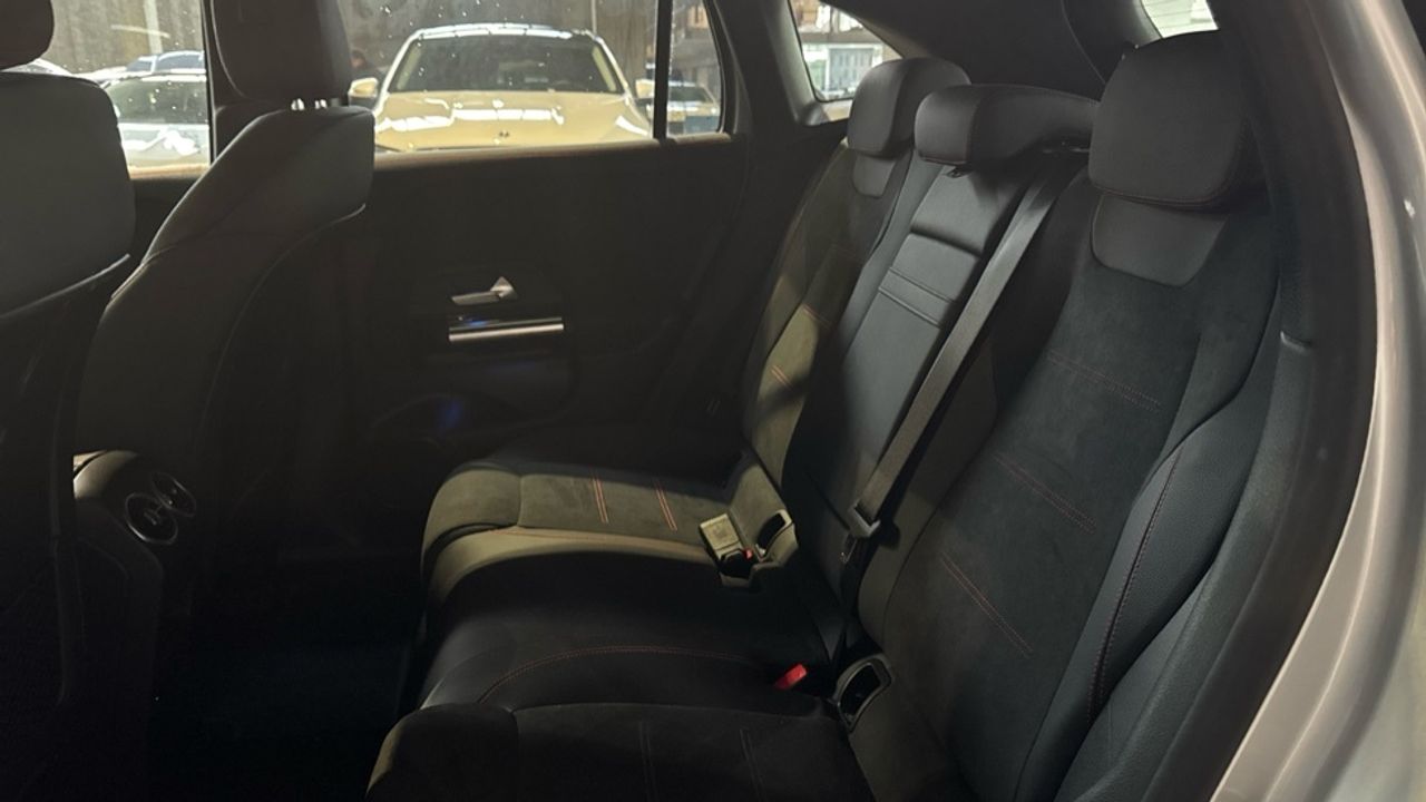 mercedes-eqa-250+-amg-night-edition-imagen-10