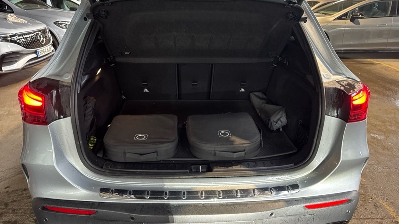 mercedes-eqa-250+-amg-night-edition-imagen-13