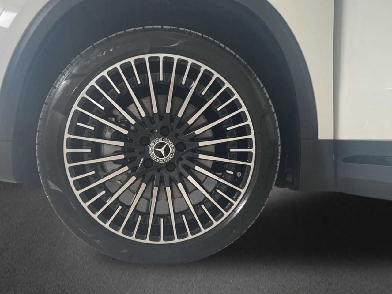 mercedes-eqa-350-4matic-amg-line-imagen-4