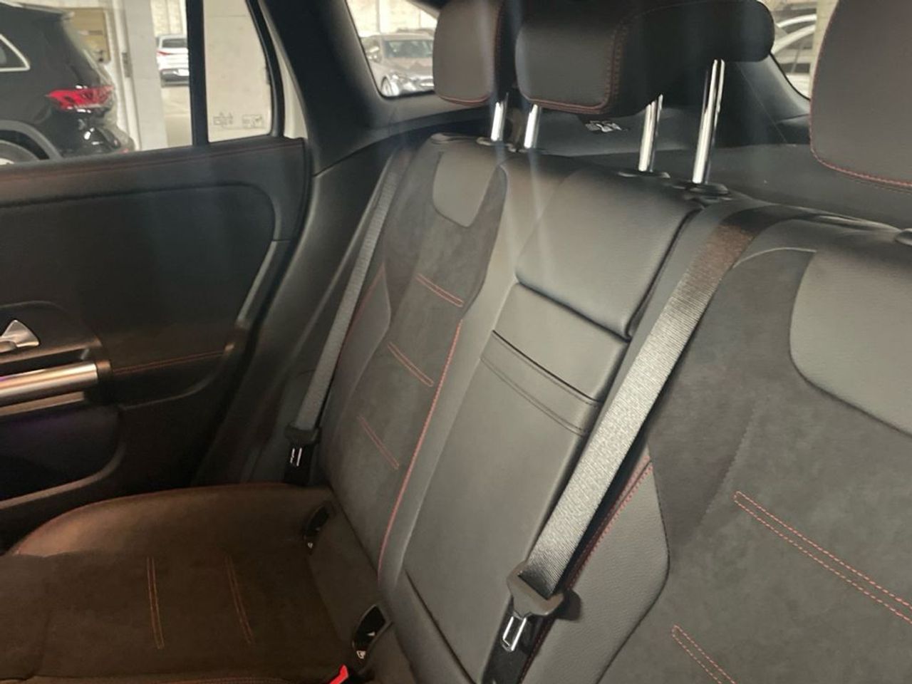 mercedes-eqa-350-4matic-amg-line-imagen-10