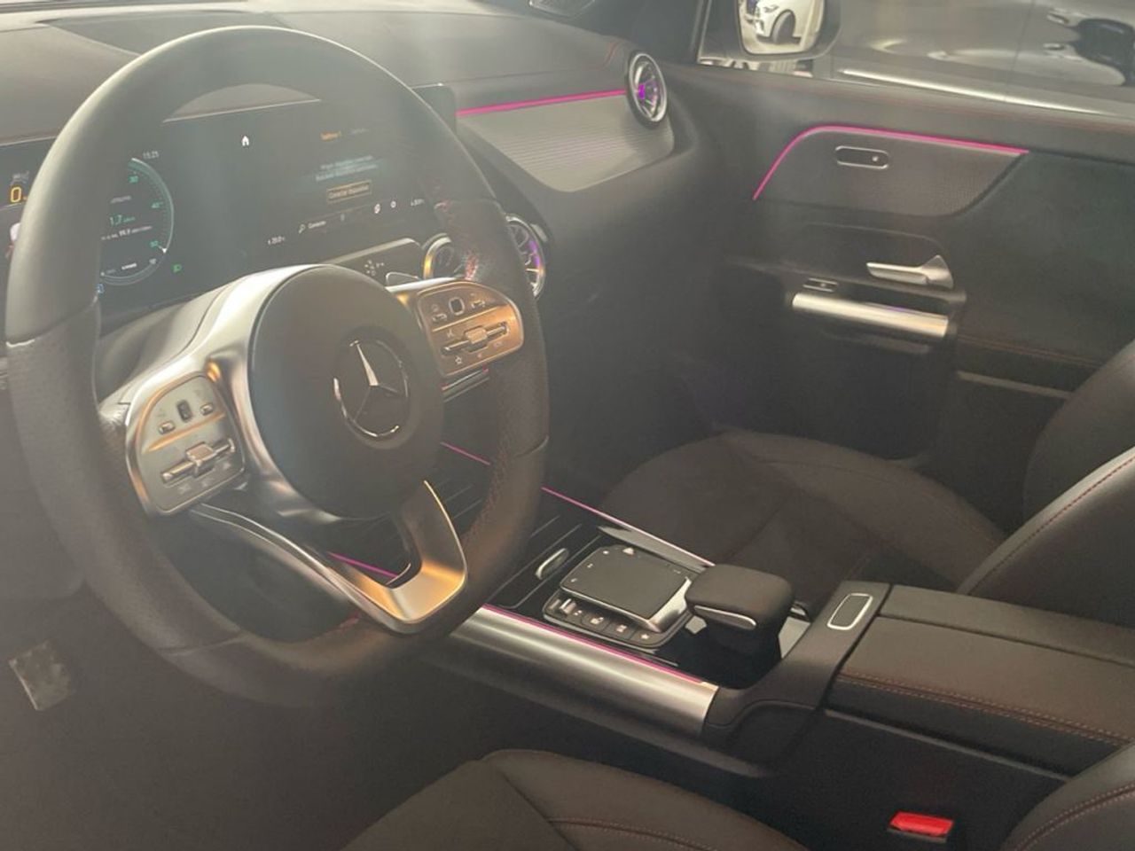 mercedes-eqa-350-4matic-amg-line-imagen-5