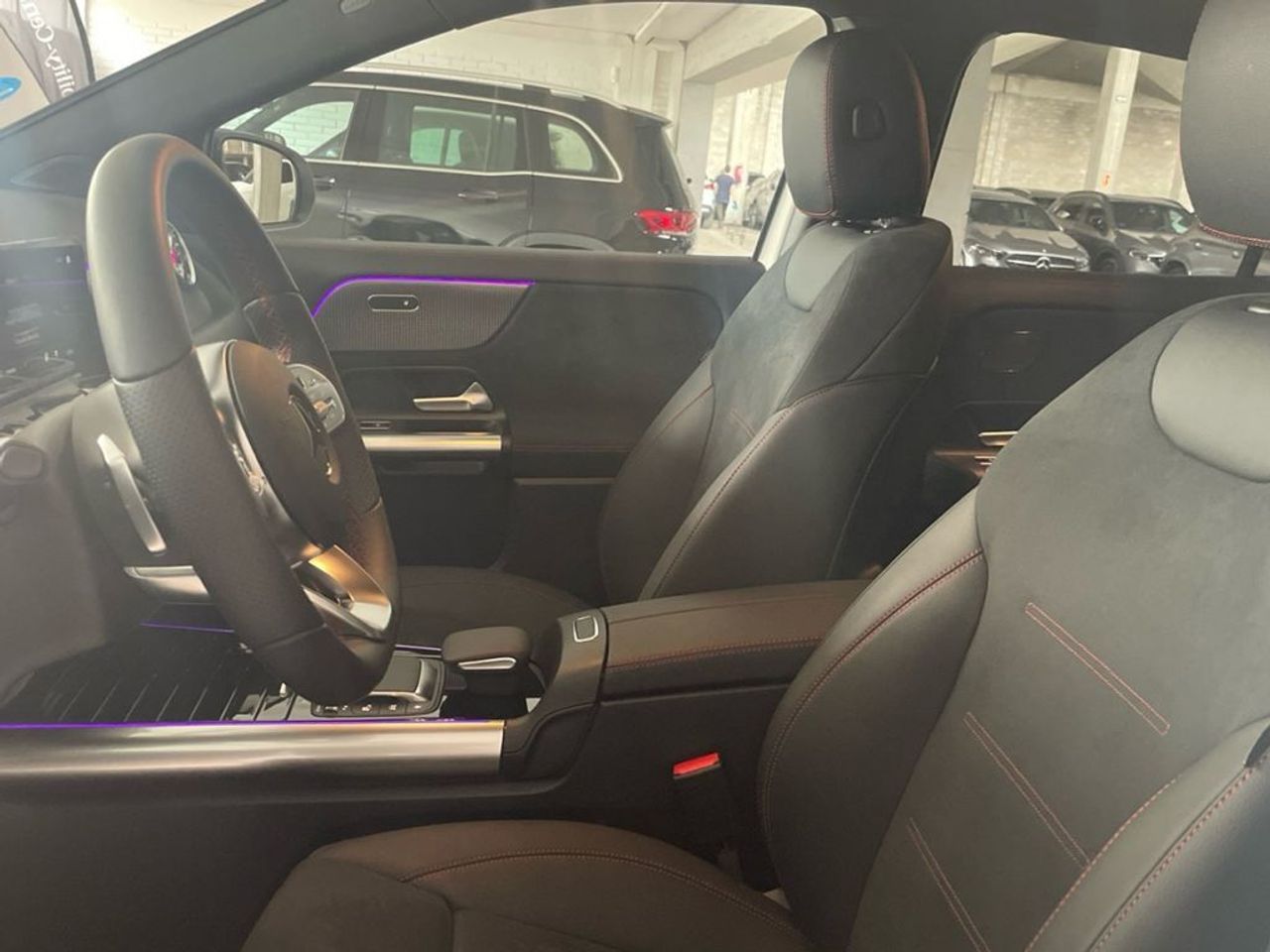 mercedes-eqa-350-4matic-amg-line-imagen-6