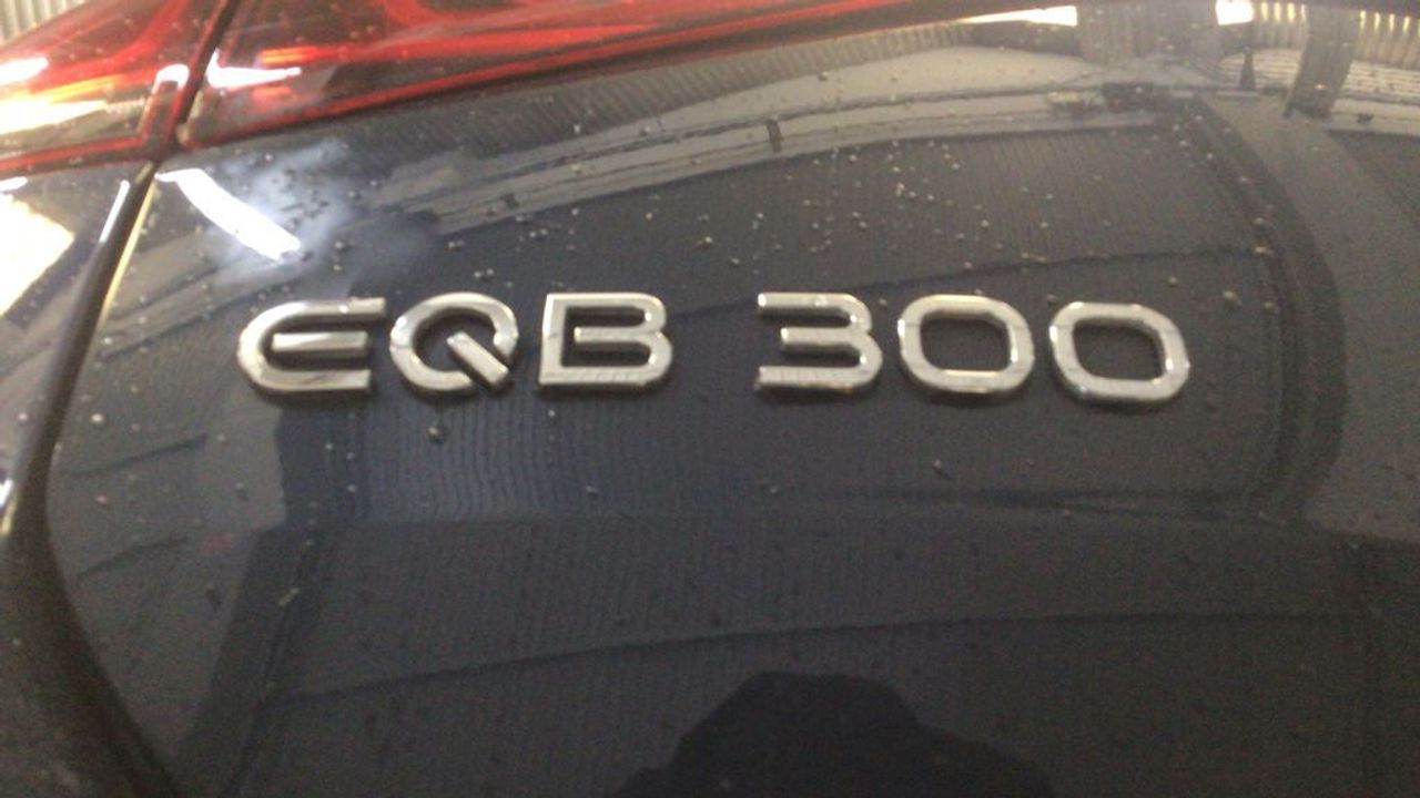 mercedes-eqb-300-4matic-amg-line-imagen-11