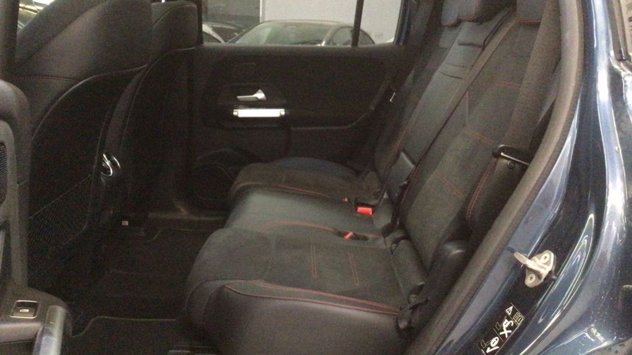 mercedes-eqb-300-4matic-amg-line-imagen-10