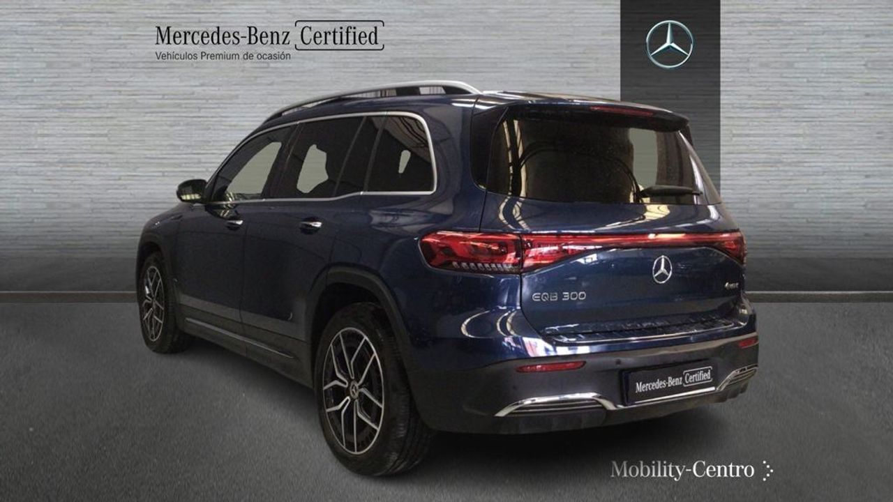 mercedes-eqb-300-4matic-amg-line-imagen-3