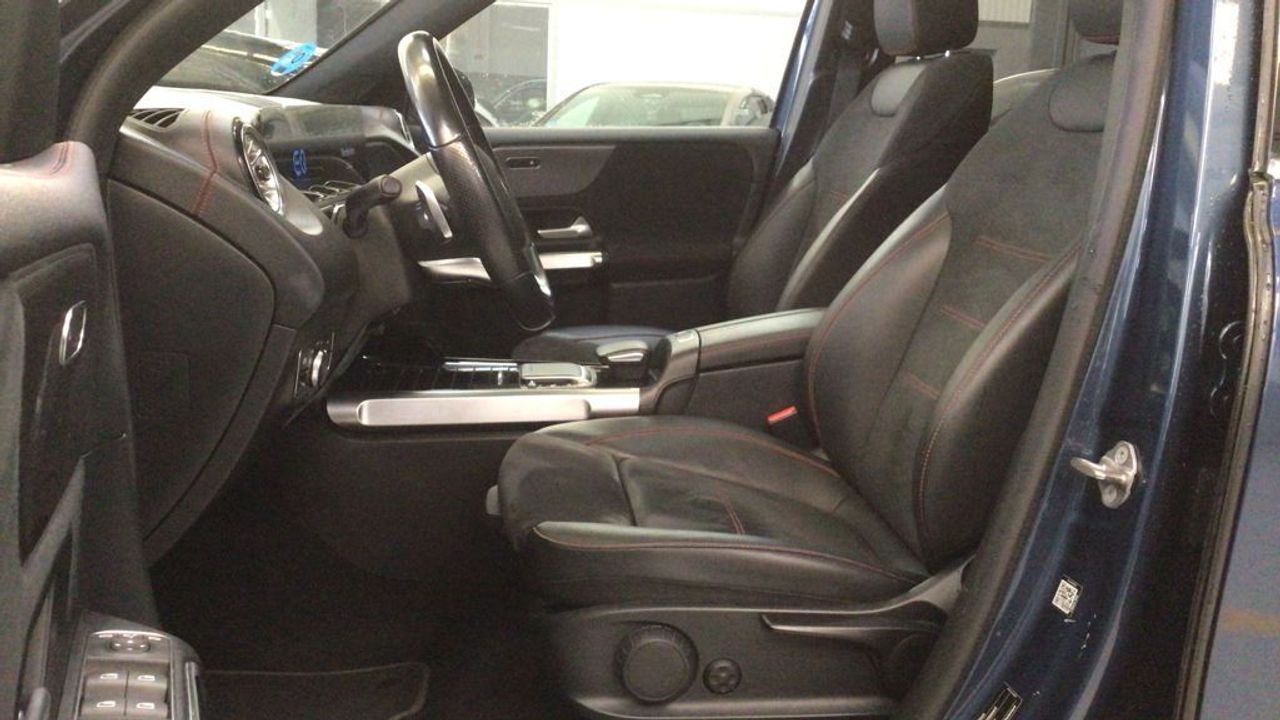 mercedes-eqb-300-4matic-amg-line-imagen-6