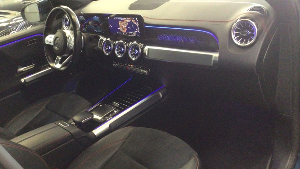 mercedes-eqb-300-4matic-amg-line-imagen-9