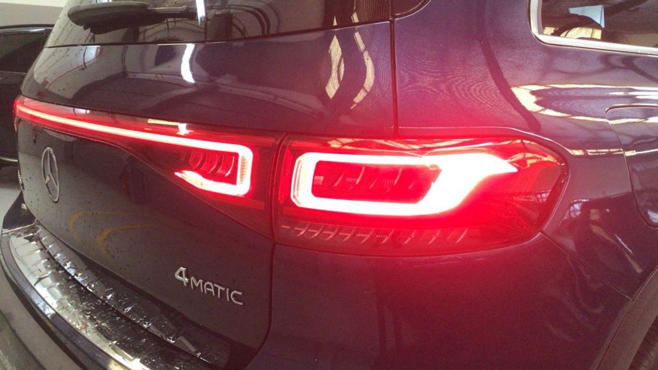 mercedes-eqb-300-4matic-amg-line-imagen-14