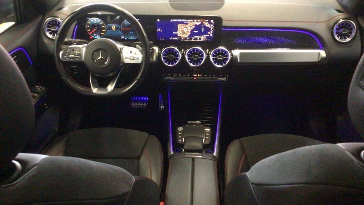 mercedes-eqb-300-4matic-amg-line-imagen-7