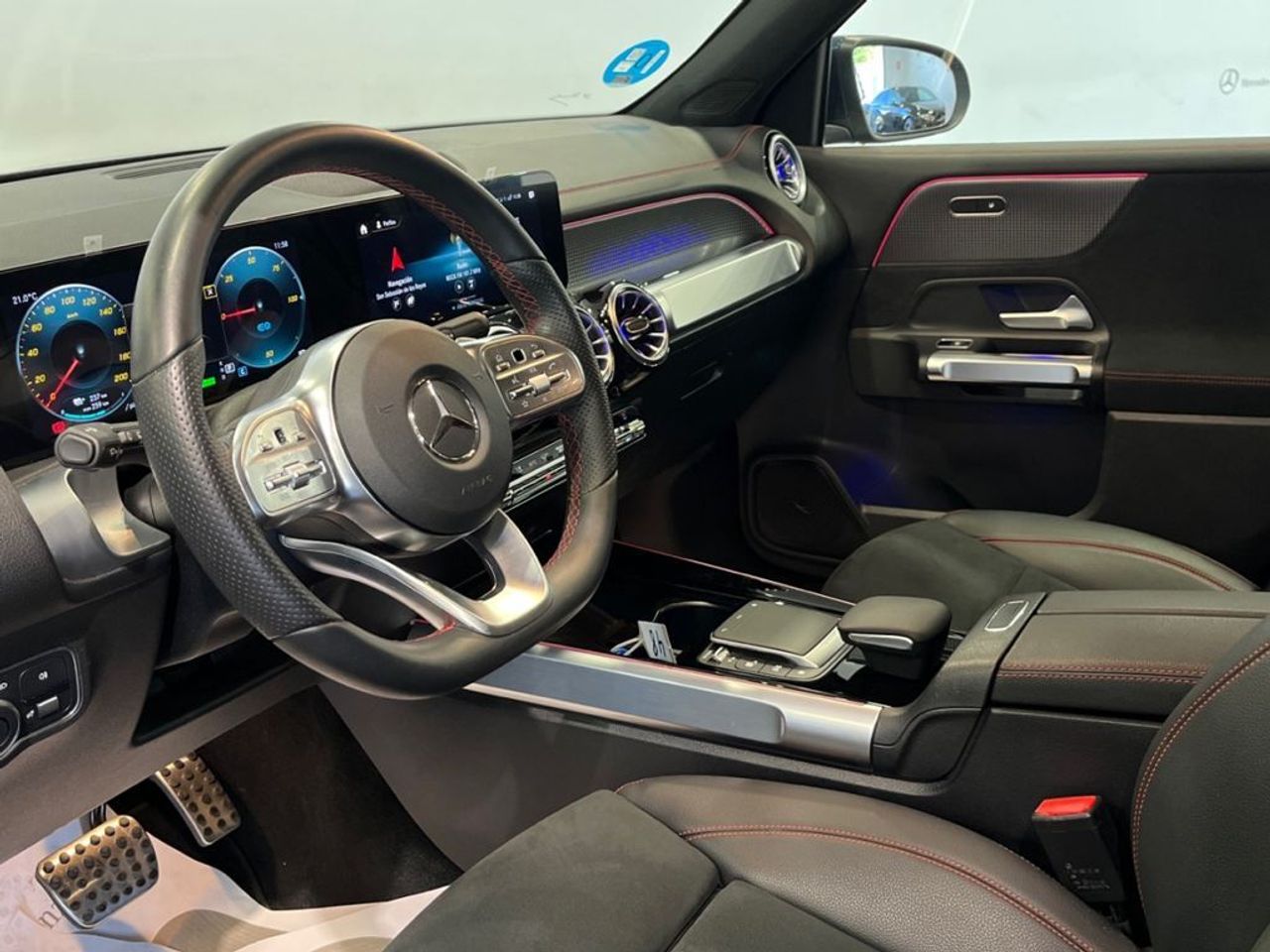 mercedes-eqb-300-4matic-amg-line-imagen-5