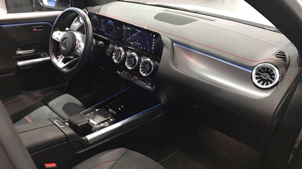 mercedes-eqa-250+-+-amg-line-imagen-9