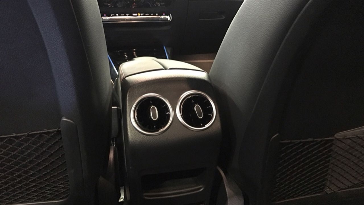 mercedes-eqa-250+-+-amg-line-imagen-13