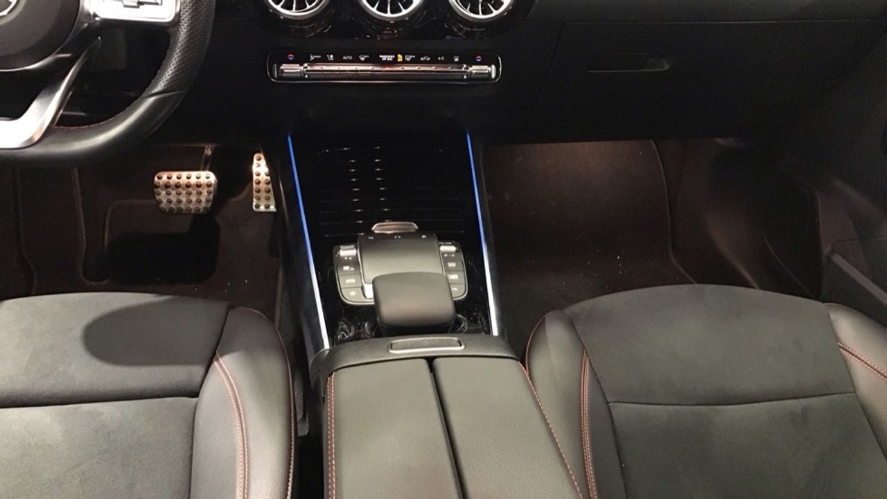 mercedes-eqa-250+-+-amg-line-imagen-21