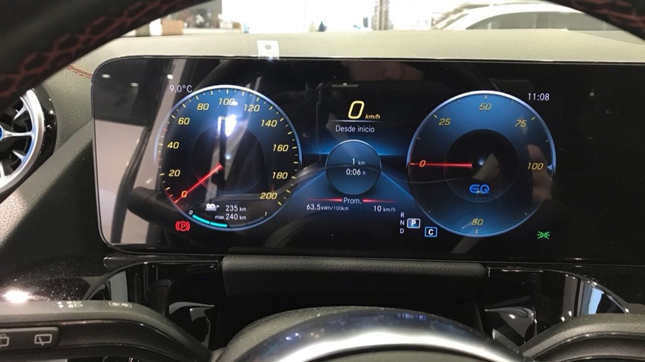mercedes-eqa-250+-+-amg-line-imagen-17