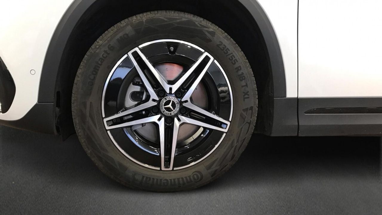 mercedes-eqa-250+-+-amg-line-imagen-4