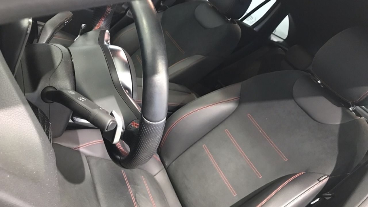 mercedes-eqa-250+-+-amg-line-imagen-6