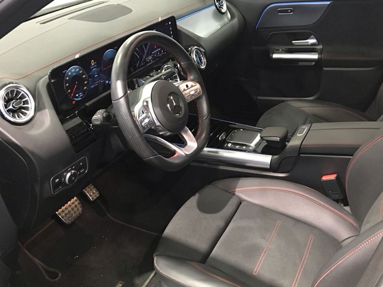 mercedes-eqa-250+-+-amg-line-imagen-5