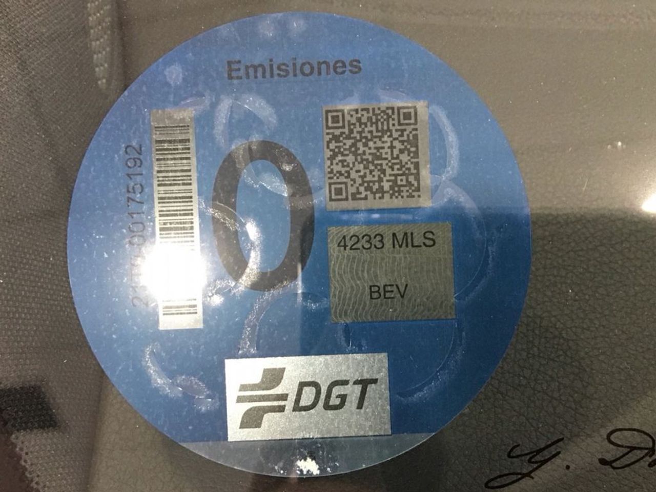 mercedes-eqa-250+-+-amg-line-imagen-12